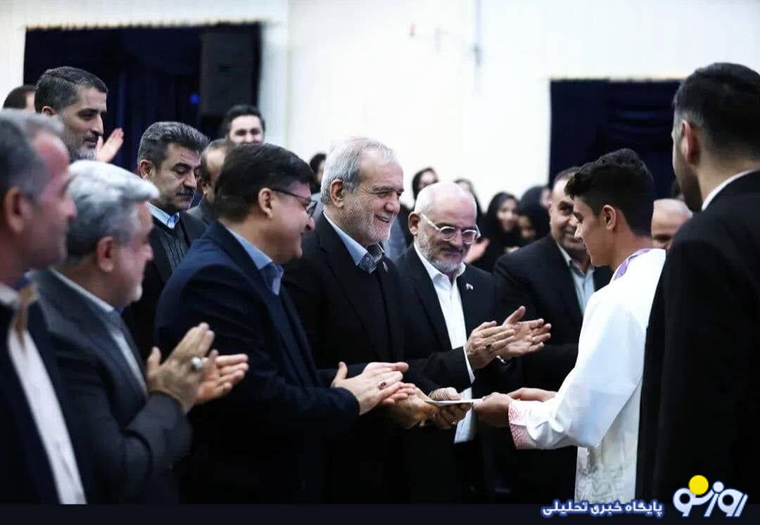 پزشکیان در سفر به چهارمحال و بختیاری از علیدوستی چه هدیهای دریافت کرد؟ پزشکیان در سفر به چهارمحال و بختیاری از علیدوستی چه هدیهای دریافت کرد؟