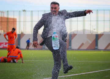 سند تصویری حمله باورنکردنی محمود فکری! سند تصویری حمله باورنکردنی محمود فکری!