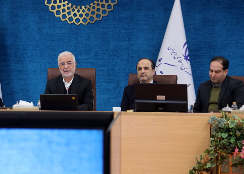 کارت ملی هوشنمد در کما؛ انتقادهای وزیر کشور از ثبت احوال «کارگر» می شود؟ کارت ملی هوشنمد در کما؛ انتقادهای وزیر کشور از ثبت احوال «کارگر» می شود؟