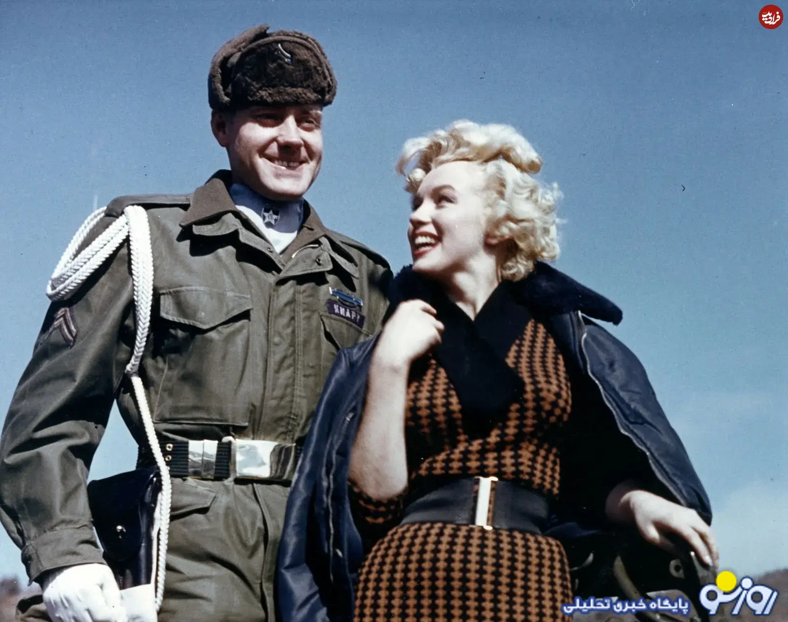مرلین مونرو در کنار یک سرباز آمریکایی در کره مرلین مونرو در کنار یک سرباز آمریکایی در کره