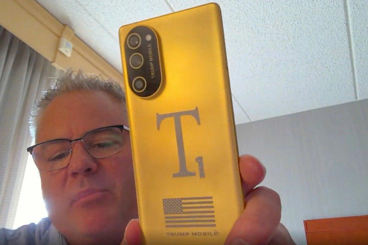 گوشی ترامپ بالاخره آماده شد/ اولین تصاویر واقعی T۱