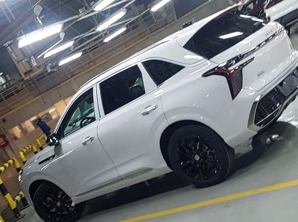 شاهکار جدید ایران خودرو/ شاسی بلند سفیر رسید شاهکار جدید ایران خودرو/ شاسی بلند سفیر رسید