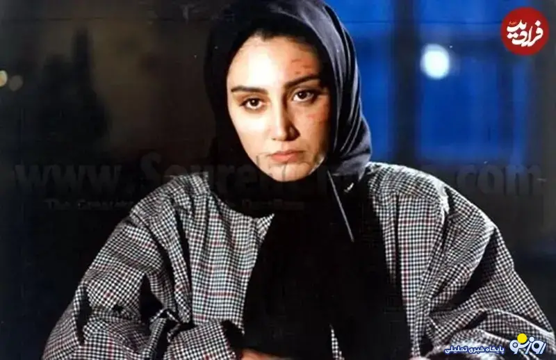 دو قاب از هدیه تهرانی ۲۶ ساله در روز‌های قرمز