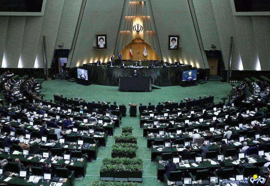 دوگانه بهارستانی‌ها در رفتار با مسعود پزشکیان