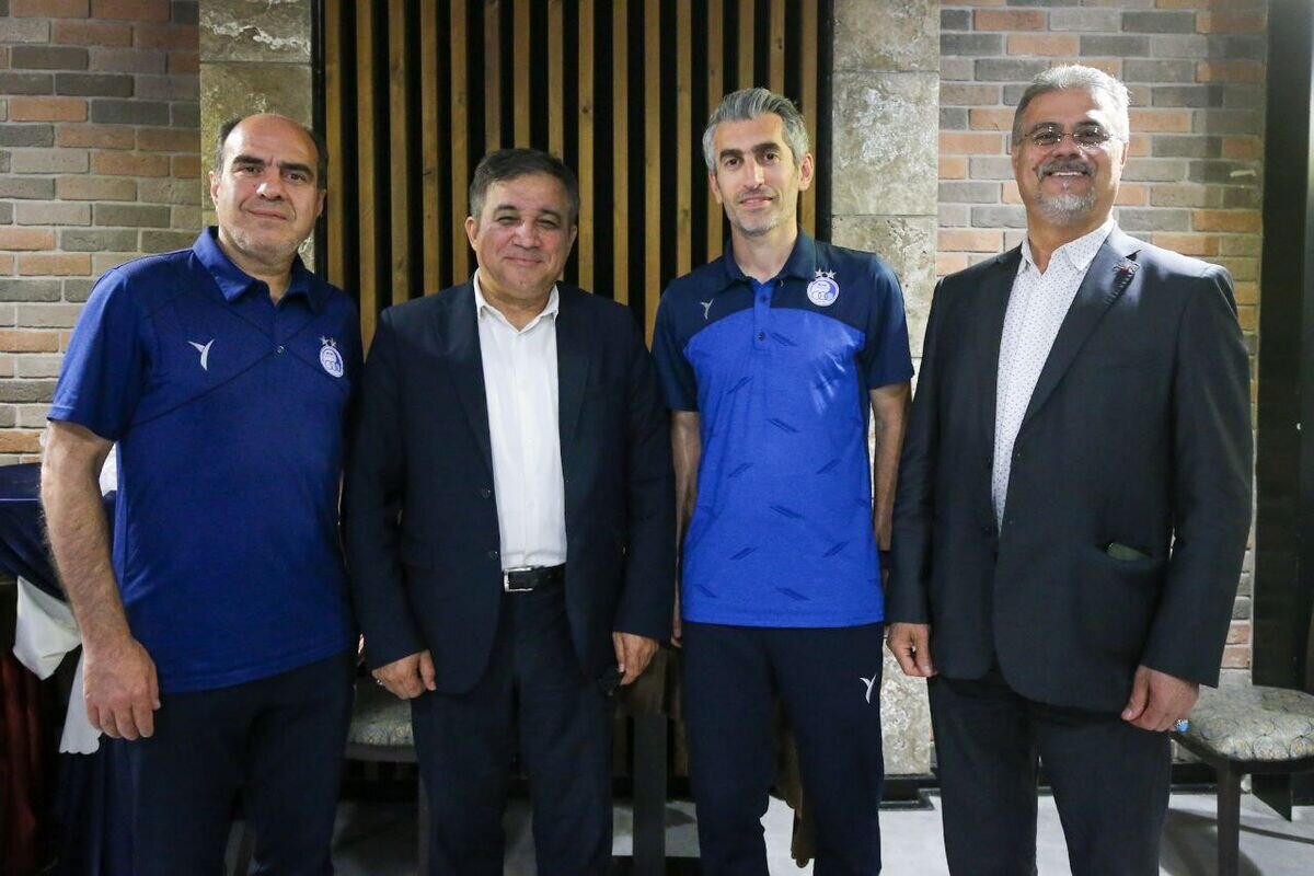 نقدی بر مدیران توییتری؛ در دنیای شما، استقلال بهترین تیم کهکشان راه شیری است