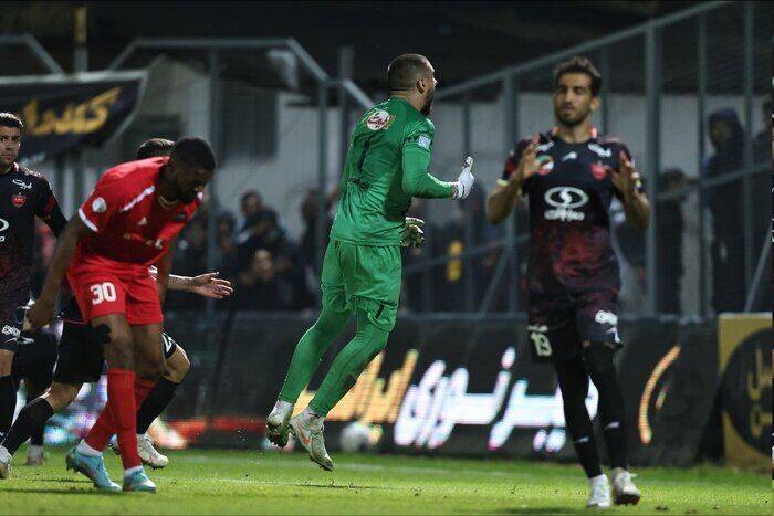 واکنش مدیران پرسپولیس به ادعای روزنامه عربی مبنی بر غرامت یک میلیون دلاری الکسی گندوز! واکنش مدیران پرسپولیس به ادعای روزنامه عربی مبنی بر غرامت یک میلیون دلاری الکسی گندوز!