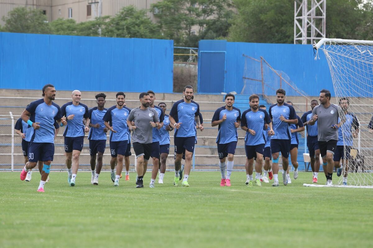 استقلالی ها زمین گرفتند استقلالی ها زمین گرفتند