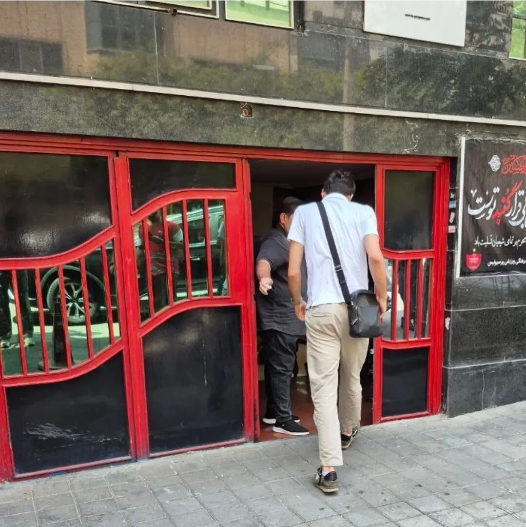 دلیل حضور گولسیانی در ساختمان پرسپولیس مشخص شد! دلیل حضور گولسیانی در ساختمان پرسپولیس مشخص شد!