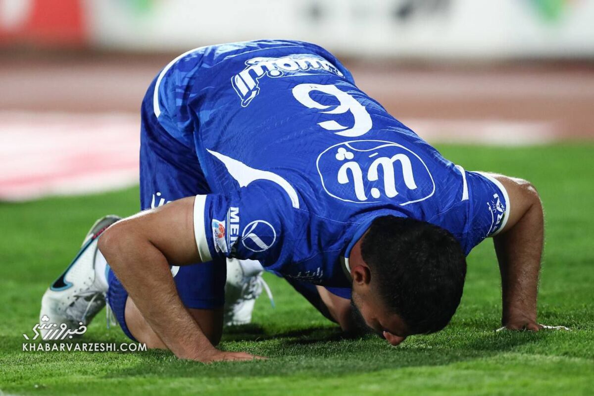 بازیکن استقلال شنبه فسخ می کند!/ ادعای یک خبرگزاری بازیکن استقلال شنبه فسخ می کند!/ ادعای یک خبرگزاری