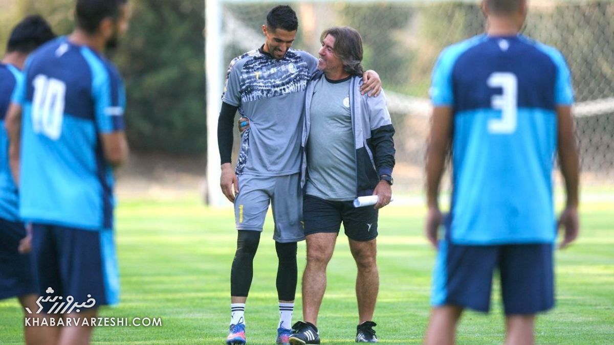 دروازه استقلال خالیتر از همیشه؛ نه حسینی، نه خارجی! دروازه استقلال خالیتر از همیشه؛ نه حسینی، نه خارجی!