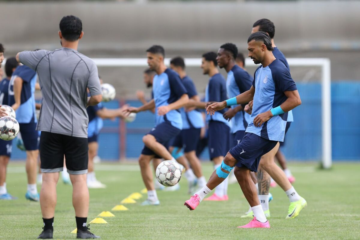 چطور پرسپولیس بازیکن اروپایی میگیرد استقلال نمیتواند؟/ ساپینتو حق دارد از این شرایط تعجب کند/ استقلال ۳ ماه طلایی را از دست داد چطور پرسپولیس بازیکن اروپایی میگیرد استقلال نمیتواند؟/ ساپینتو حق دارد از این شرایط تعجب کند/ استقلال ۳ ماه طلایی را از دست داد