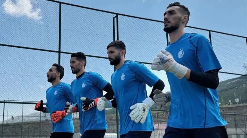 فوری؛ دروازه بان استقلال رسما فسخ کرد! فوری؛ دروازه بان استقلال رسما فسخ کرد!