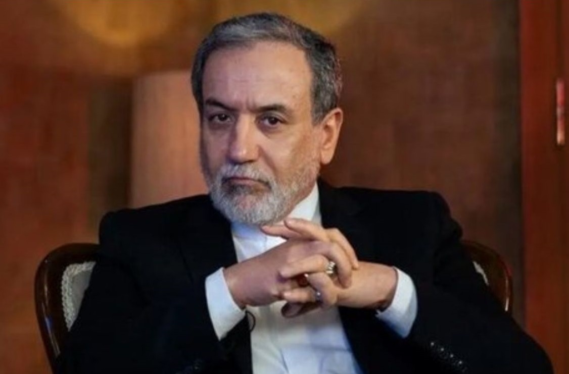 واکنش عراقچی به احتمال سپرده شدن پرونده مذاکرات به دبیر شورای عالی امنیت ملی: فعلاً چنین برنامهای در دستورکار نیست واکنش عراقچی به احتمال سپرده شدن پرونده مذاکرات به دبیر شورای عالی امنیت ملی: فعلاً چنین برنامهای در دستورکار نیست