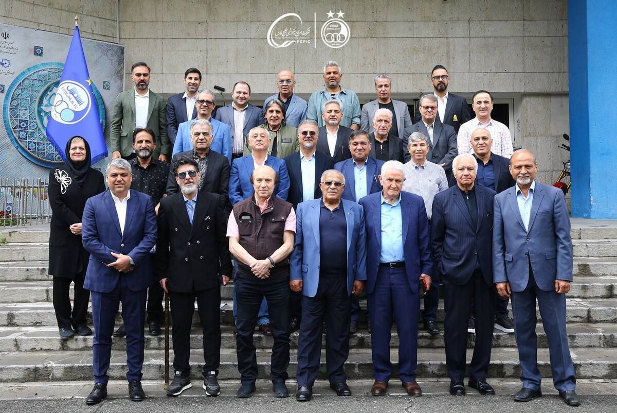 خروجی جلسه پیشکسوتان استقلال؛ میوه، هدیه و کنار گذاشتن سلطان! خروجی جلسه پیشکسوتان استقلال؛ میوه، هدیه و کنار گذاشتن سلطان!