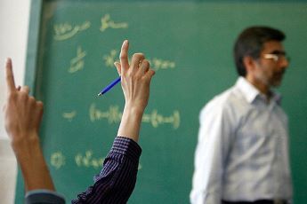 واکنش منادی به تاخیر در افزایش ۵۰ درصدی فوق‌العاده ویژه فرهنگیان