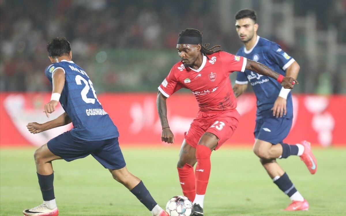 نارضایتی هاشمیان از مهاجم پرحاشیه پرسپولیس/ این بازیکن گرانقیمت و بیتأثیر است! نارضایتی هاشمیان از مهاجم پرحاشیه پرسپولیس/ این بازیکن گرانقیمت و بیتأثیر است!