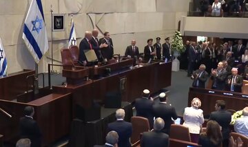 ادعای خبرنگار آسوشیتدپرس؛ ترامپ در کنست میگوید: اسرائیل همهچیز به دست آورده است حالا وقت «دست دوستی» به سوی ایران است ادعای خبرنگار آسوشیتدپرس؛ ترامپ در کنست میگوید: اسرائیل همهچیز به دست آورده است حالا وقت «دست دوستی» به سوی ایران است