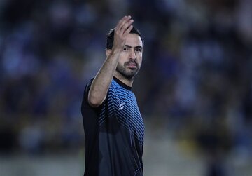 در استقلال همه چیز برعکس شد/ ساپینتو کنار خط، خسرو روی سکو! در استقلال همه چیز برعکس شد/ ساپینتو کنار خط، خسرو روی سکو!