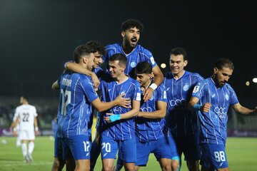 در کوچه استقلالیها در آسیا هم عروسی شد در کوچه استقلالیها در آسیا هم عروسی شد