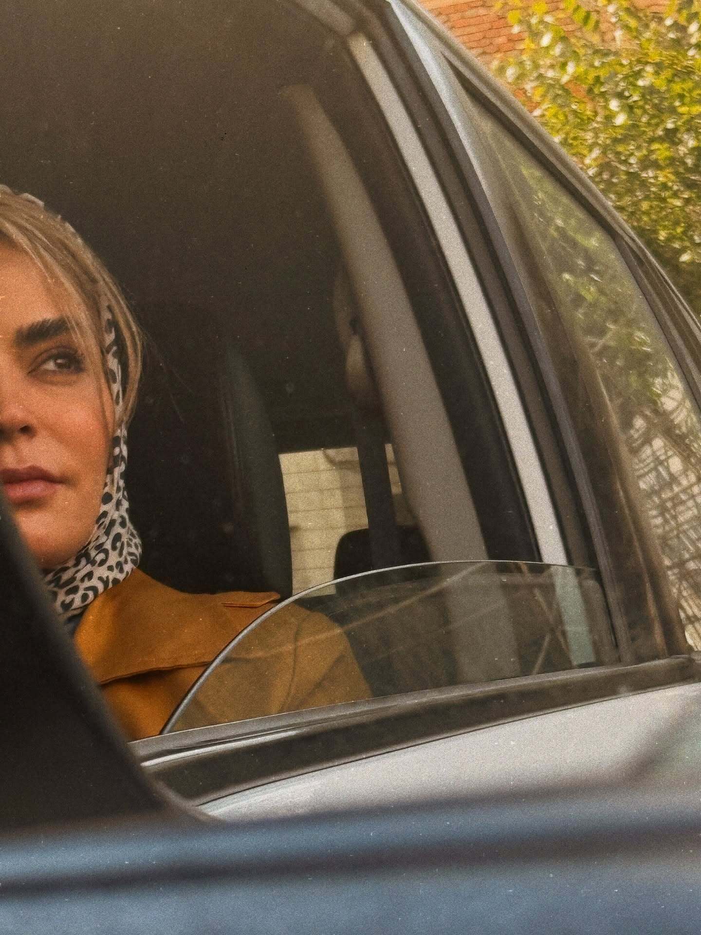 سپیده خداوردی در خودرو میلیاردی اش سپیده خداوردی در خودرو میلیاردی اش