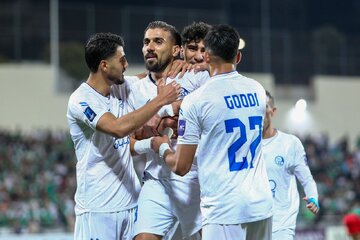 عکس| ستاره استقلال گلش را به چه کسی تقدیم کرد؟ عکس| ستاره استقلال گلش را به چه کسی تقدیم کرد؟