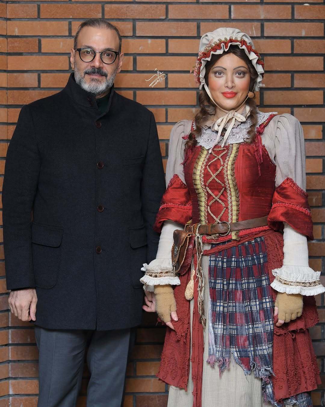 علیرضا قربانی با نانسی در پشت صحنه یک نمایش علیرضا قربانی با نانسی در پشت صحنه یک نمایش