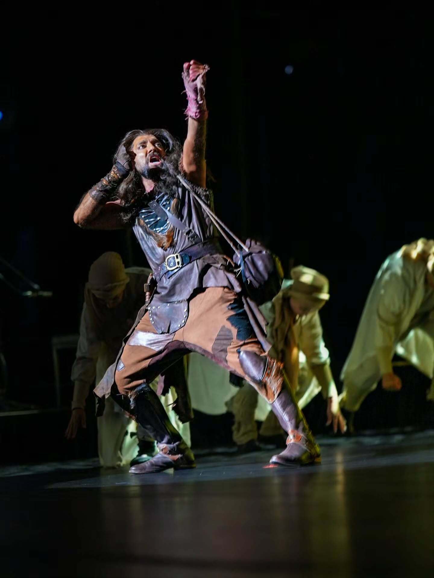 بهرام رادان، بازیگر و هنرمند مطرح سینمای ایران در اجرای نمایش سی صد