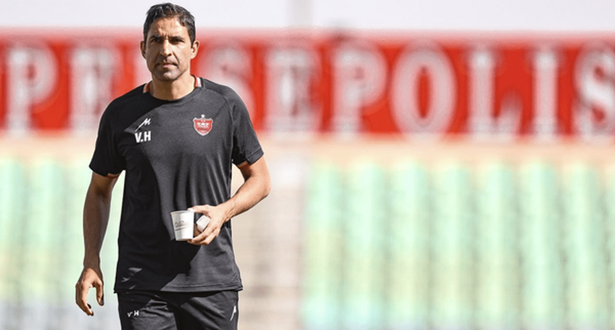 هاشمیان با بازیکنان پرسپولیس خداحافظی کرد هاشمیان با بازیکنان پرسپولیس خداحافظی کرد