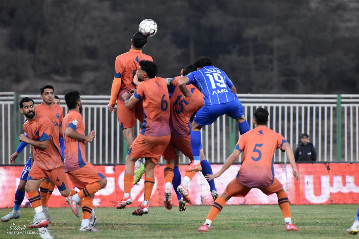 بازی استقلال در زمین کشاورزی! بازی استقلال در زمین کشاورزی!