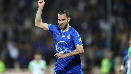 پیادهروی این بازیکن استقلال روی اعصاب هواداران! پیادهروی این بازیکن استقلال روی اعصاب هواداران!