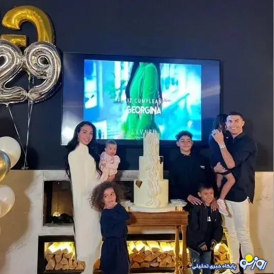 آلبوم تولد جورجینا؛ کیک ۳طبقه سوپرلاکچری سفارشی رونالدو با تم سفیدمشکی و دیزاین خاص و اروپایی آلبوم تولد جورجینا؛ کیک ۳طبقه سوپرلاکچری سفارشی رونالدو با تم سفیدمشکی و دیزاین خاص و اروپایی