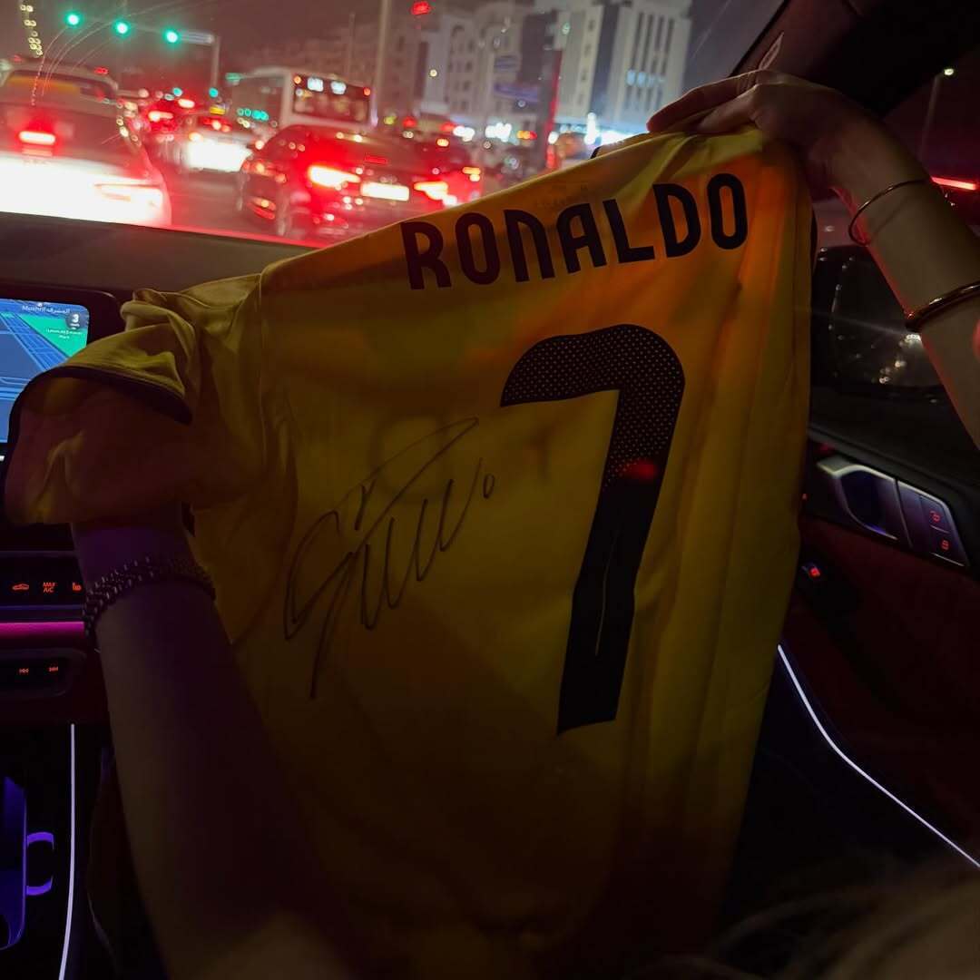 (عکس) هدیه ویژه رونالدو به شیدا مقصودلو همسر ژوزه مورایس (عکس) هدیه ویژه رونالدو به شیدا مقصودلو همسر ژوزه مورایس