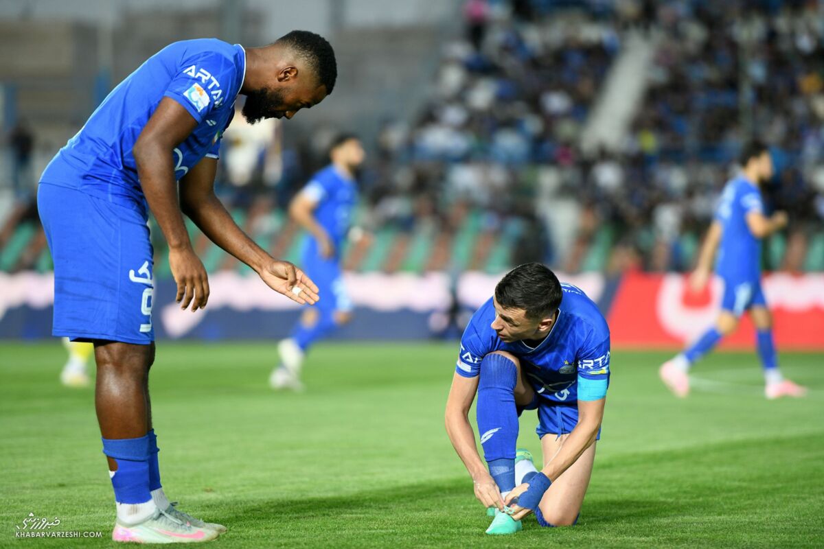 ساپینتو یک بازیکن استقلال رسماً کنار گذاشت!/ دلیل غیبت مهاجم آبیها برابر الوصل ساپینتو یک بازیکن استقلال رسماً کنار گذاشت!/ دلیل غیبت مهاجم آبیها برابر الوصل