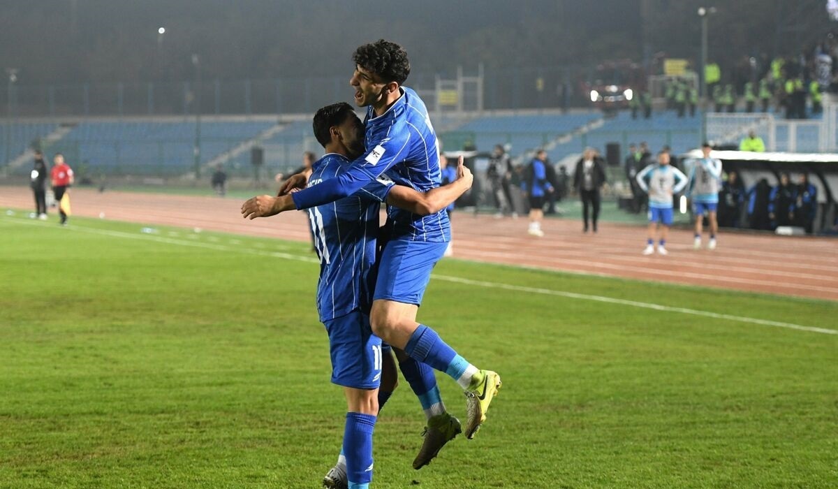 تقسیم کار ناعادلانه در استقلال؛ اسمها پول میگیرند، جوانان جور میکشند! تقسیم کار ناعادلانه در استقلال؛ اسمها پول میگیرند، جوانان جور میکشند!