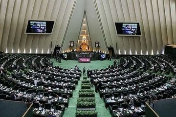 حمله روزنامه نزدیک به رئیس مجلس به پایداریچی های تندرو:حزب سه چهار نفره علیه قالیباف فعالیت کردند/ تلاش می کنند خود را صدای انقلابیگری معرفی کنند حمله روزنامه نزدیک به رئیس مجلس به پایداریچی های تندرو:حزب سه چهار نفره علیه قالیباف فعالیت کردند/ تلاش می کنند خود را صدای انقلابیگری معرفی کنند